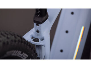 CUBE Reaction Hybrid Slx 800 click to zoom image