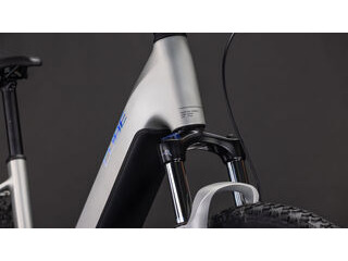 CUBE Reaction Hybrid One 600 click to zoom image