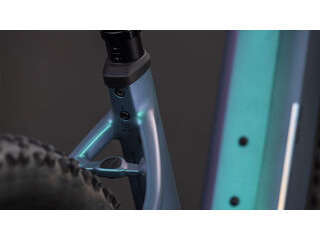 CUBE Reaction Hybrid Race 800 click to zoom image