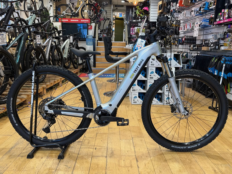 CUBE Reaction Hybrid One 600 ** x test bike ** click to zoom image