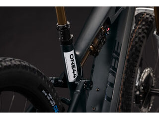 CUBE Stereo Hybrid One44 Hpc At 800 Carbon/white click to zoom image