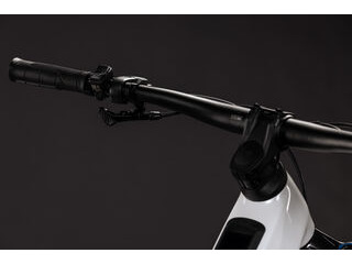 CUBE Stereo Hybrid One44 Hpc Pro 800 Metallicwhite/blue click to zoom image
